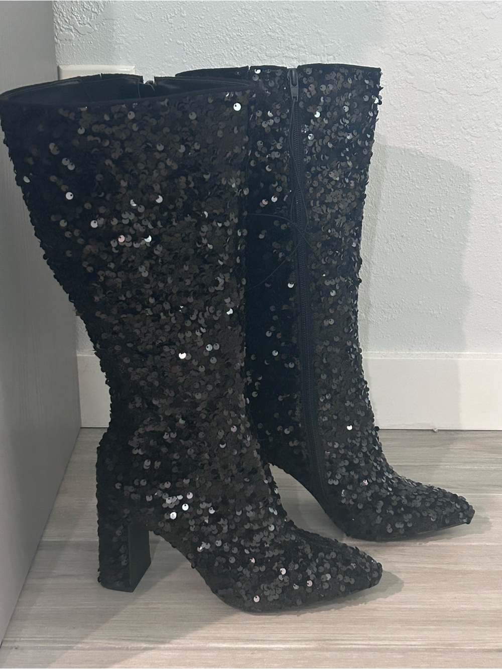 Black Sequin Knee-High Block Heel point toe Boots NWT 7.5